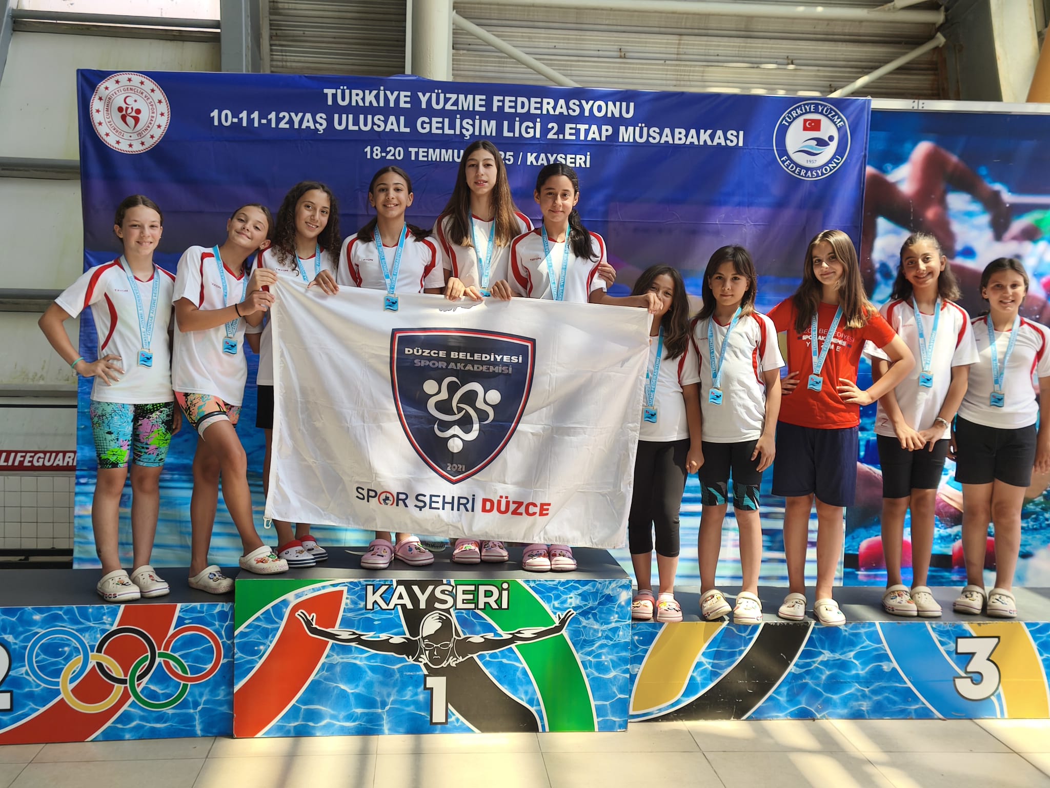 Düzce Belediyesi Spor Akademisi Yüzme Takımı Kayseri’de Fırtına Gibi Esti