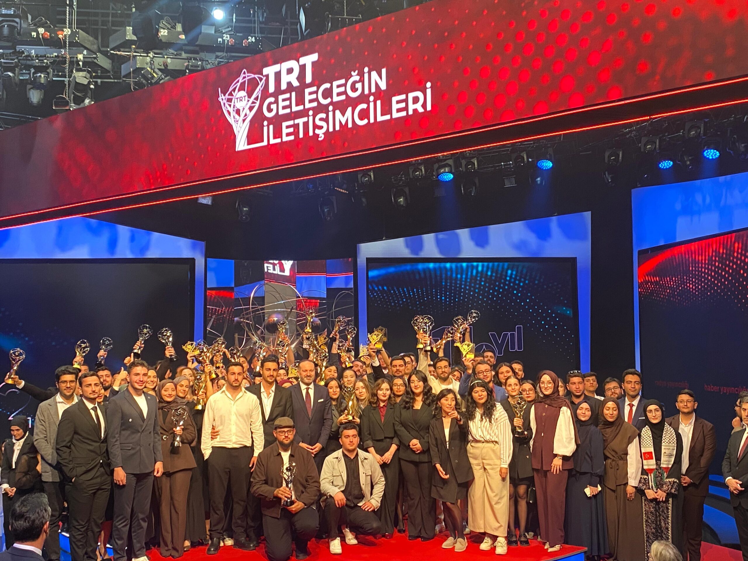 Düzce Üniversitesi, TRT Geleceğin İletişimcileri Yarışması’ndan İkincilik Ödülüyle Döndü