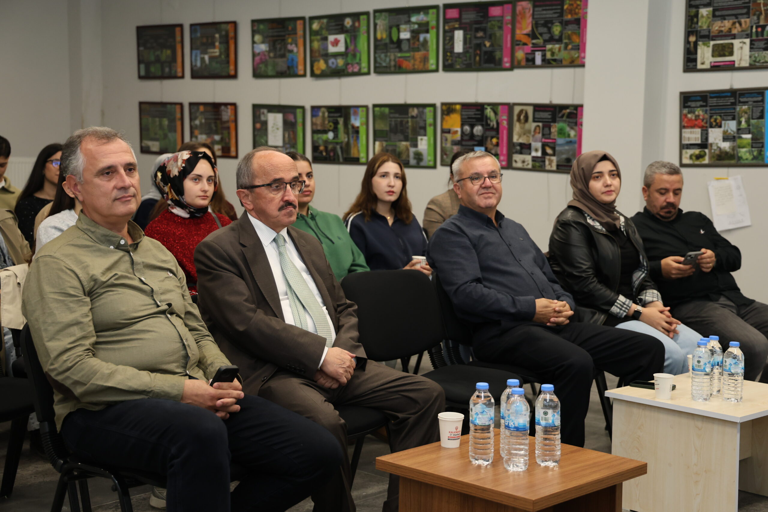 Düzce Üniversitesi’nde “Korunan Alanlardaki Ziyaretçi Baskıları” Konulu Konferans Düzenlendi