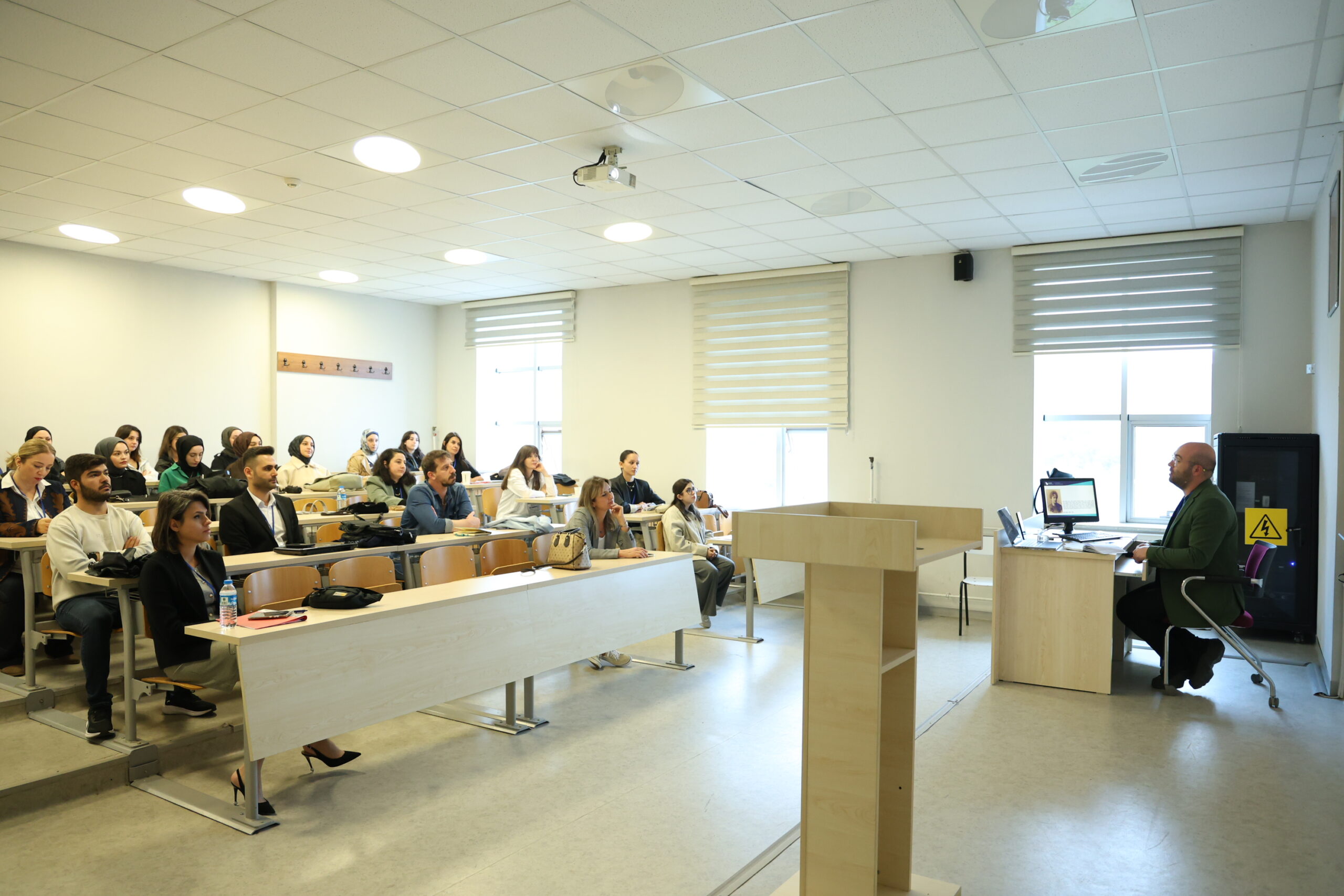 Düzce Üniversitesi’nde “Uluslararası Kadın ve Ailenin Güçlenmesi Sempozyumu” Sona Erdi