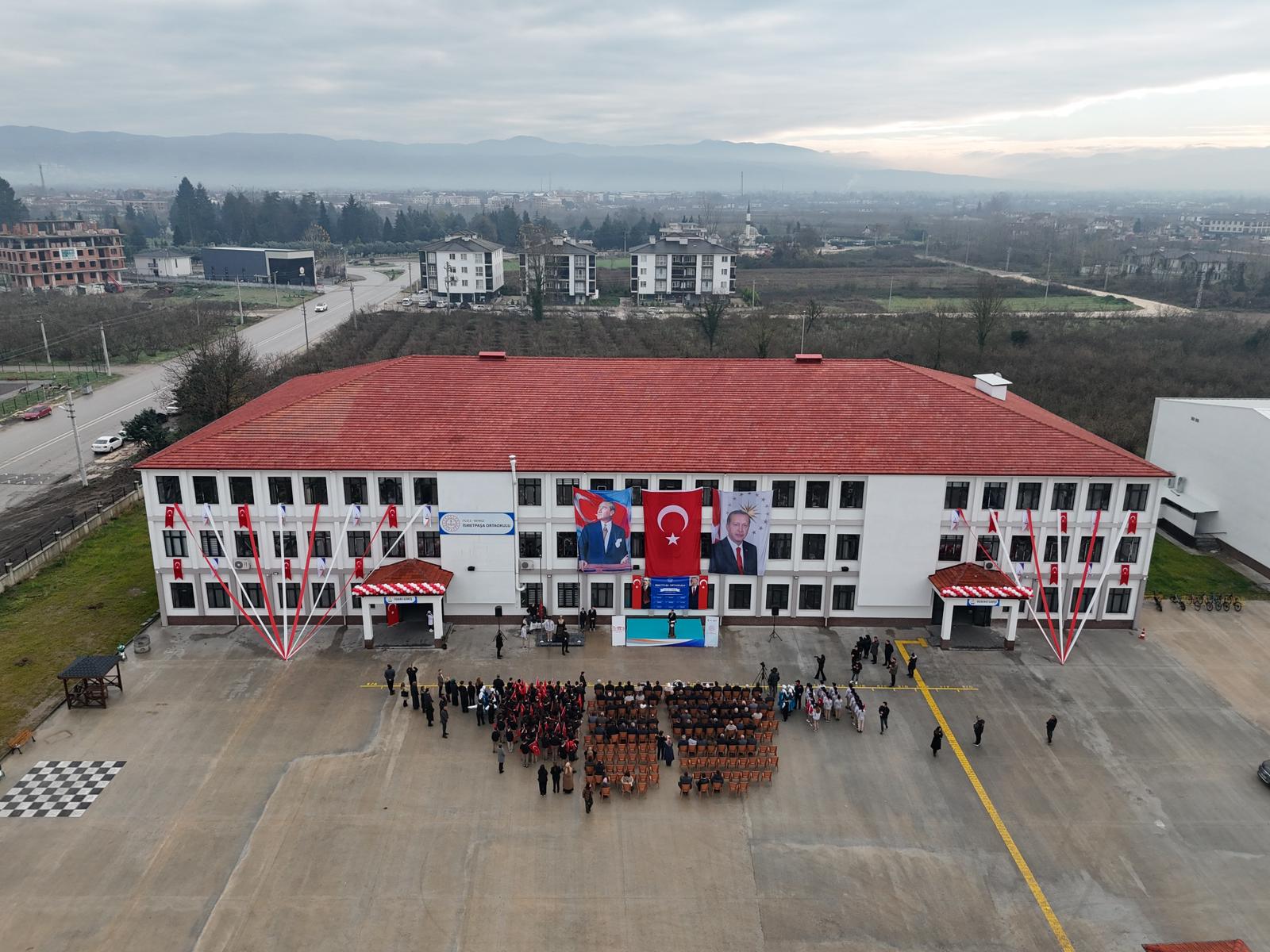 Düzce’de İsmetpaşa Ortaokulu Yeni Binasına Kavuştu
