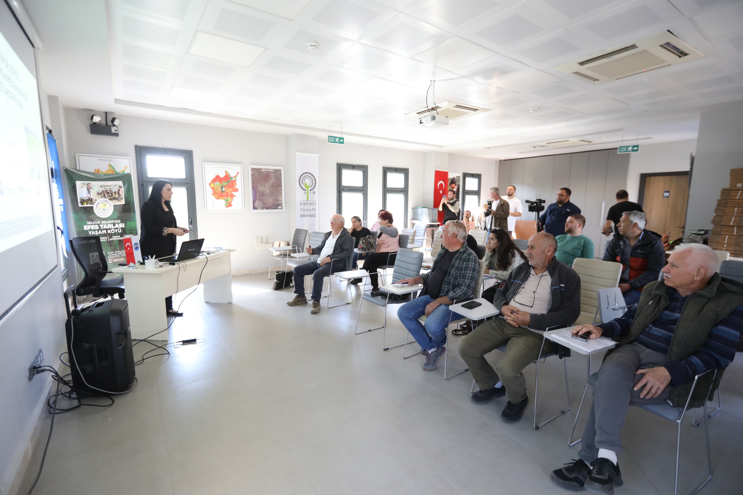 Efes Selçuk’ta Üreticilere Ücretsiz Toprak Analizi Eğitimi