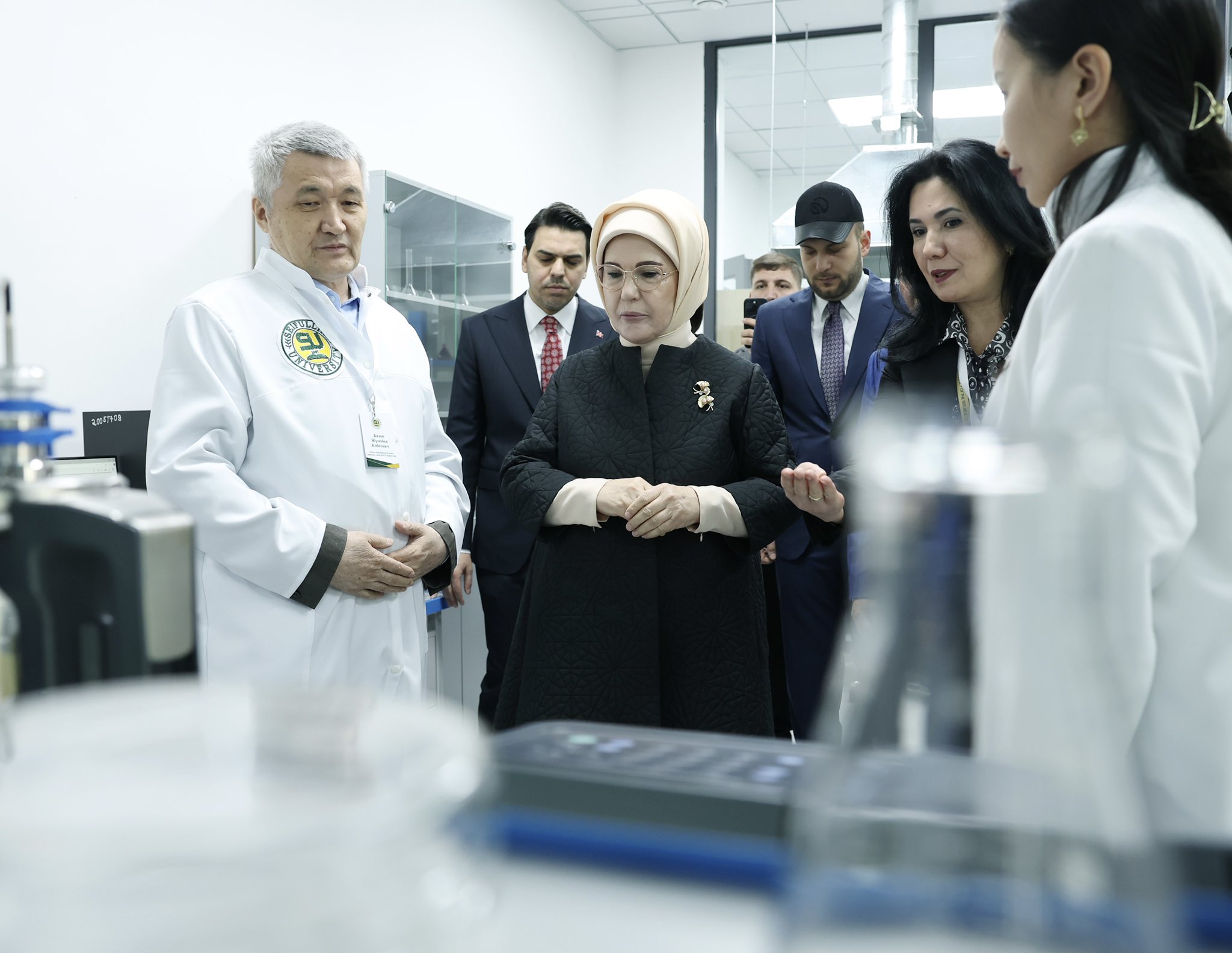 Emine Erdoğan Kazakistan’da Uluslararası Sıfır Atık Eğitim Laboratuvarı’nın Açılışını Gerçekleştirdi
