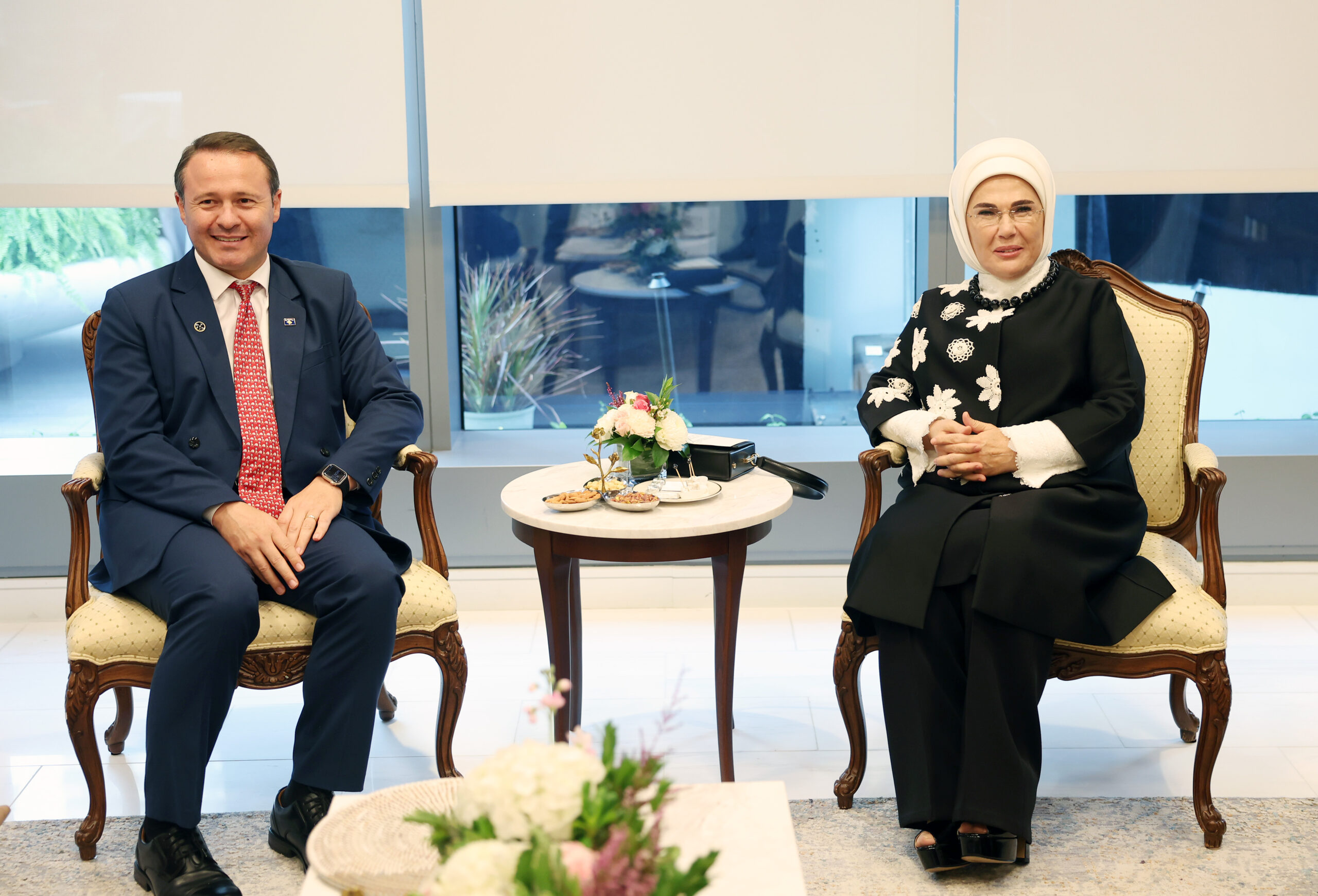 Emine Erdoğan, Kosova Cumhurbaşkanı’nın Eşi Prindon Sadriu ile Görüştü