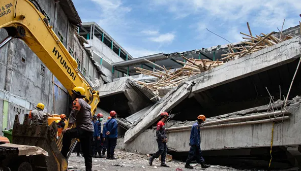 Endonezya’da Yatılı Okul Çöktü: Ölü Sayısı 54’e Yükseldi
