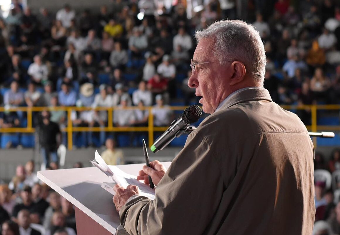 Eski Kolombiya Cumhurbaşkanı Alvaro Uribe, Rüşvet Teklifinden Suçlu Bulundu