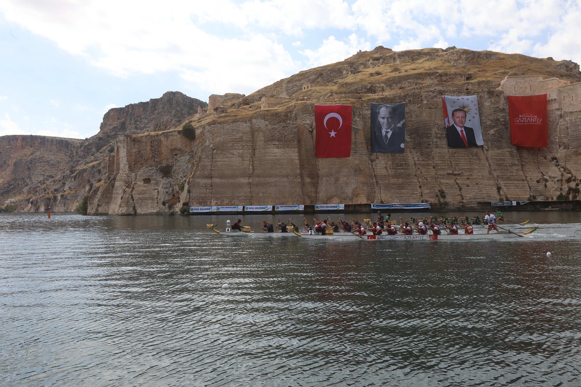 Firat’in İnci̇si̇ Rumkale’de Su Sporları Festi̇vali̇ Coşkusu