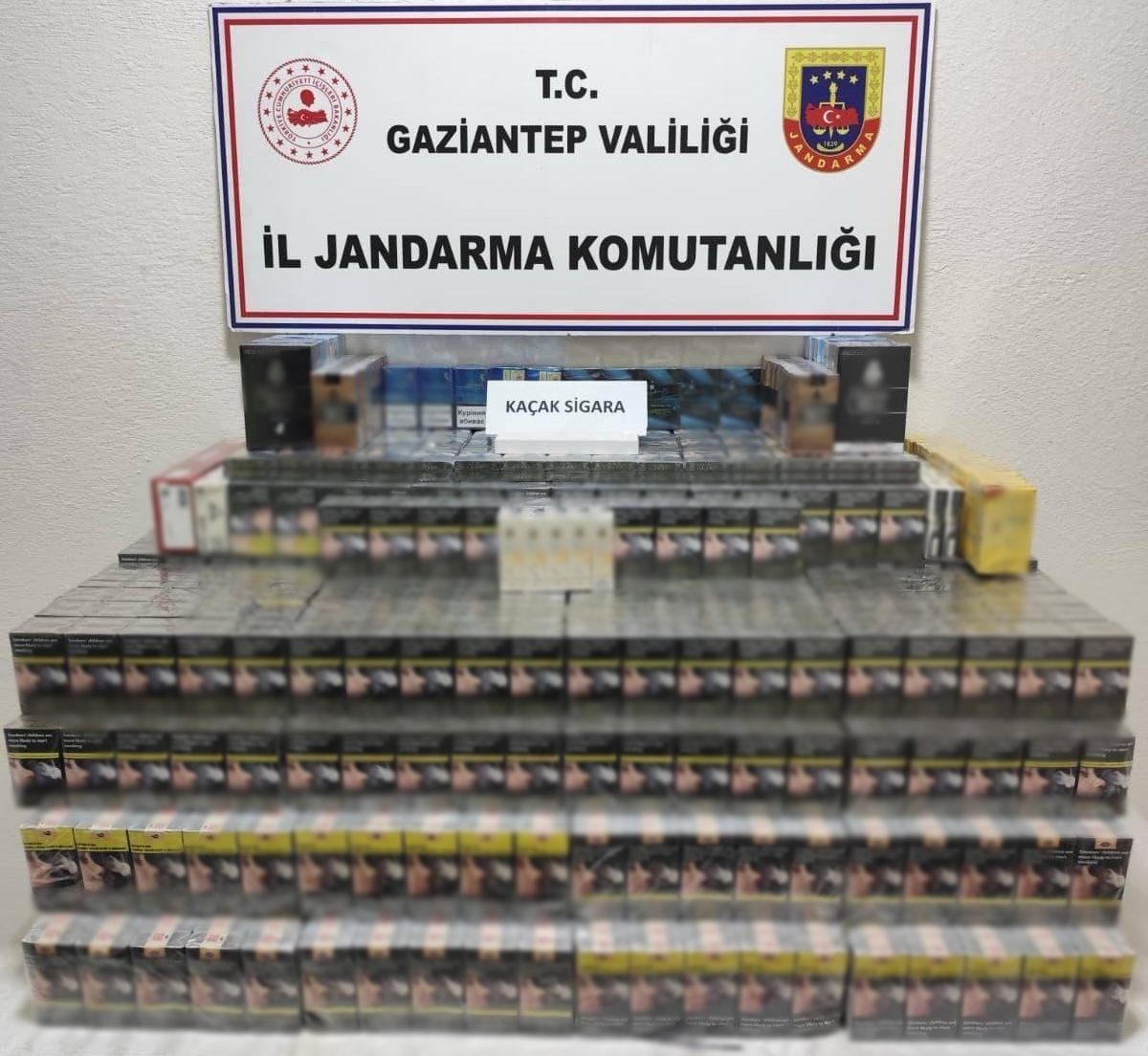 Gaziantep Jandarmasından Kaçakçılara Darbe: 7 Şüpheli Yakalandı, Binlerce Kaçak Ürün Ele Geçirildi!