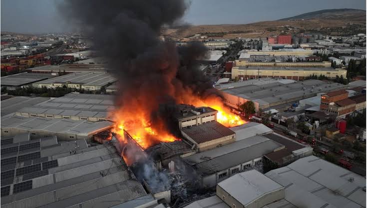 Gaziantep’te Alevler Yükseldi: Çok Sayıda İtfaiye ve Ambulans Sevk Edildi
