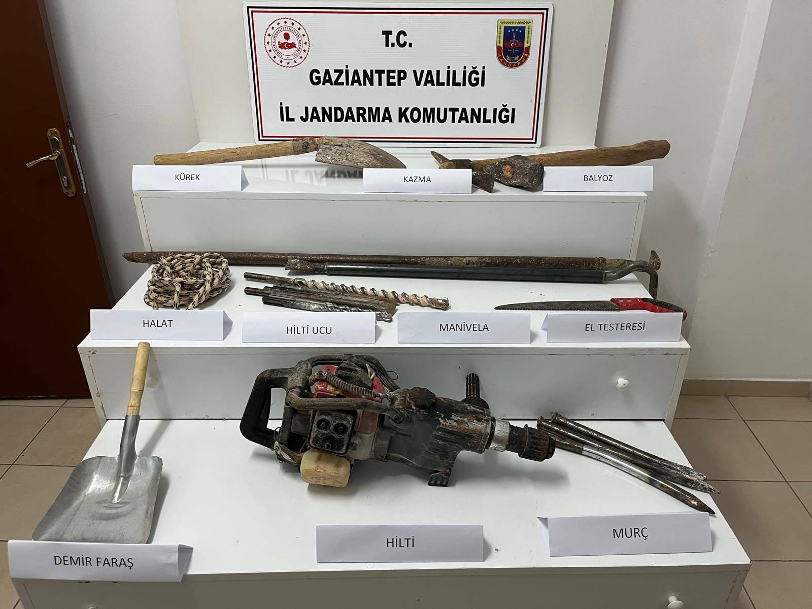 Gaziantep’te Define Avcılarına Suçüstü: 4 Gözaltı