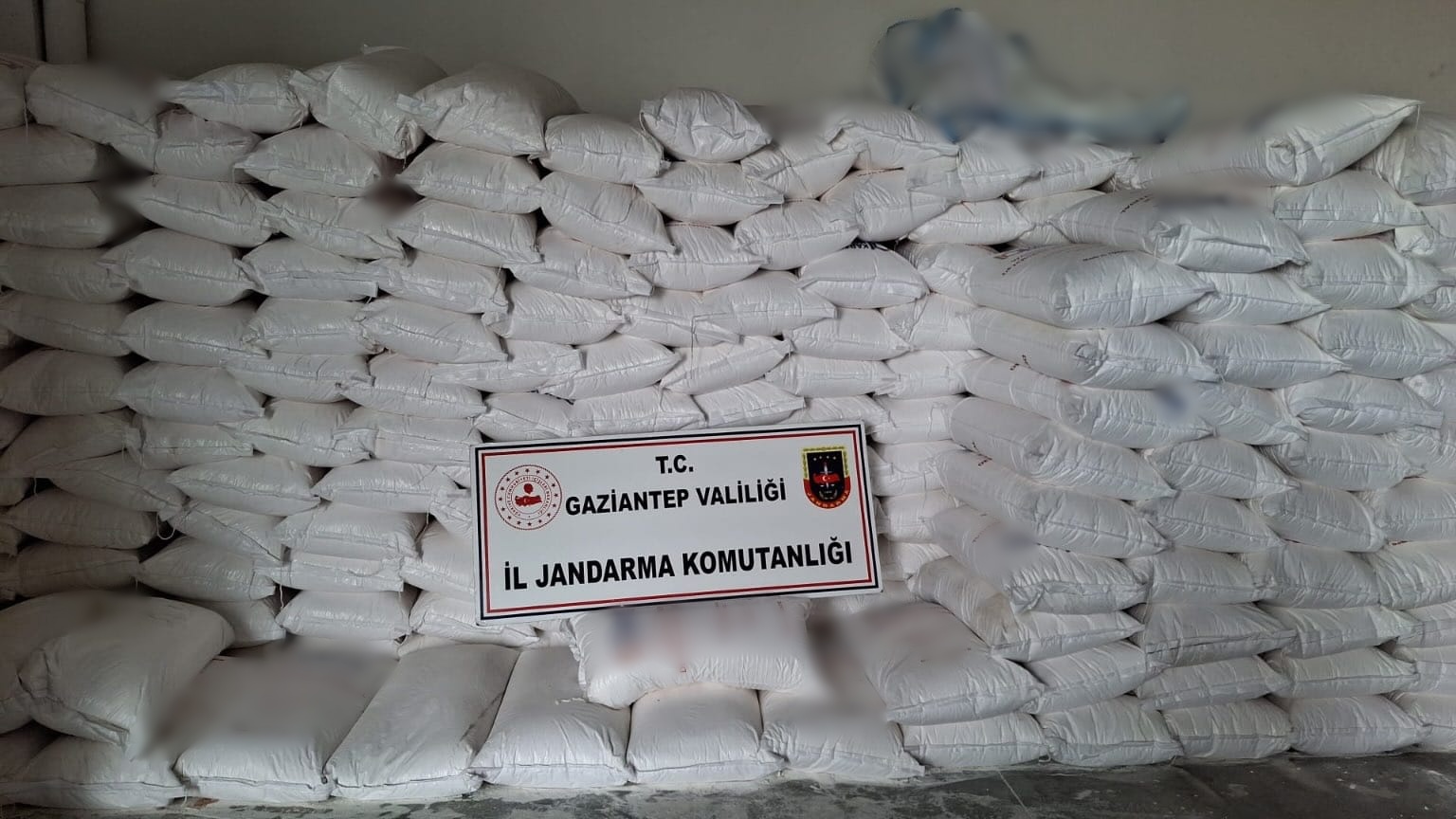 Gaziantep’te Jandarmadan Dev Operasyon: 1 Milyon 350 Bin TL’lik Sahte Deterjan Ele Geçirildi