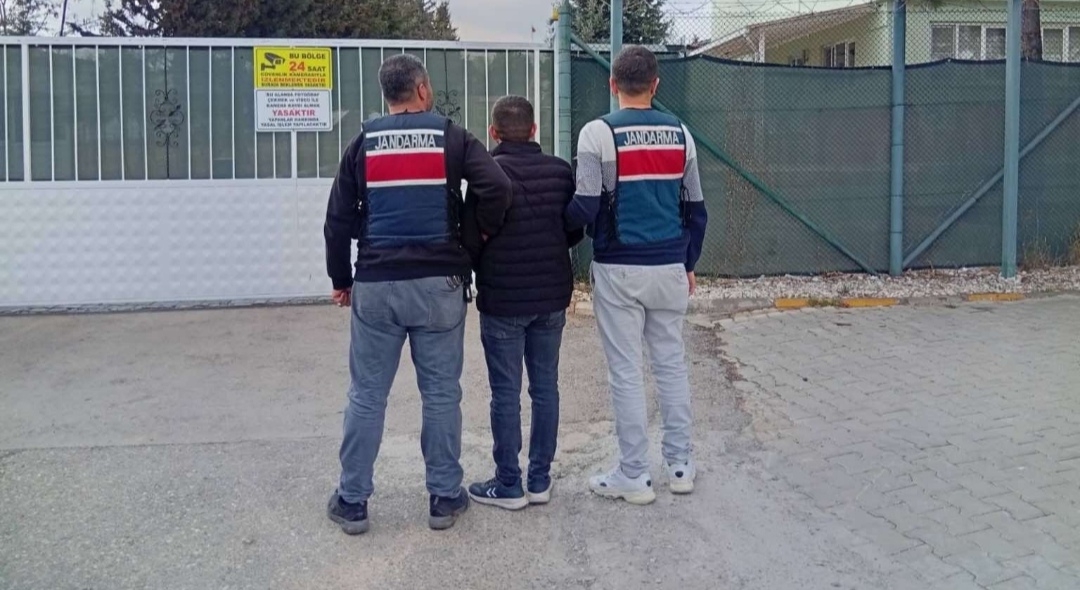 Gaziantep’te Uyuşturucu Taciri Yakalandı: 12 Yıl 6 Ay Hapis Cezasıyla Cezaevine Gönderildi