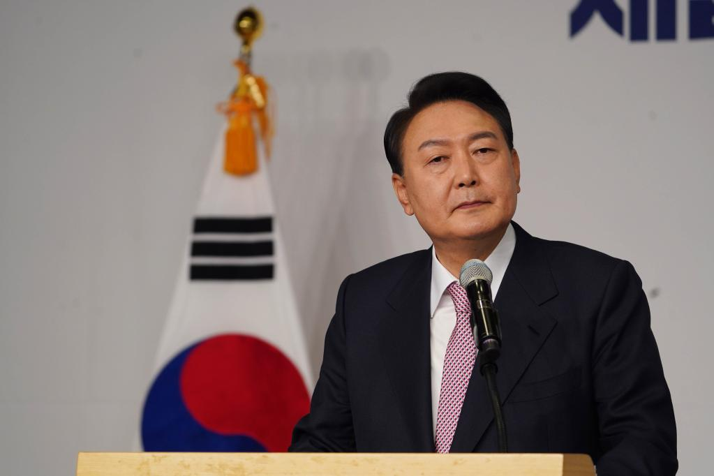 Güney Kore Mahkemesi, Eski Devlet Başkanı Yoon Suk Yeol’un Zorla Sorgulanmasına Karar Verdi