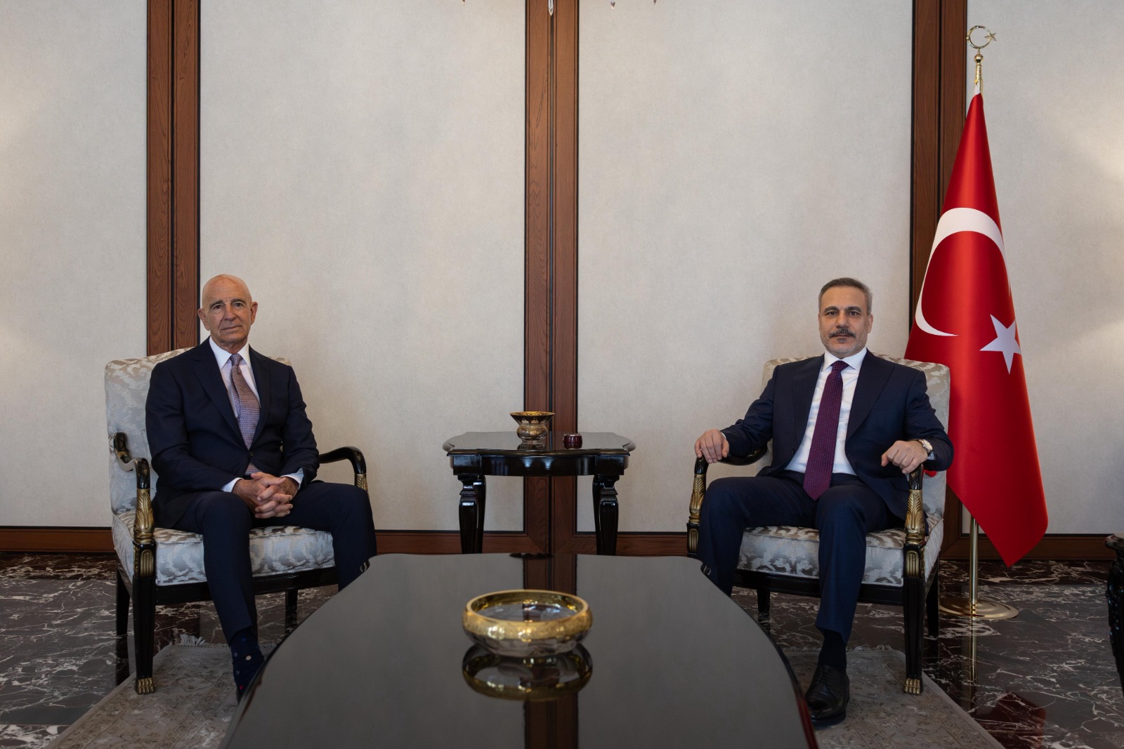 Hakan Fidan, ABD’nin Ankara Büyükelçisi Tom Barrack’ı Kabul Etti