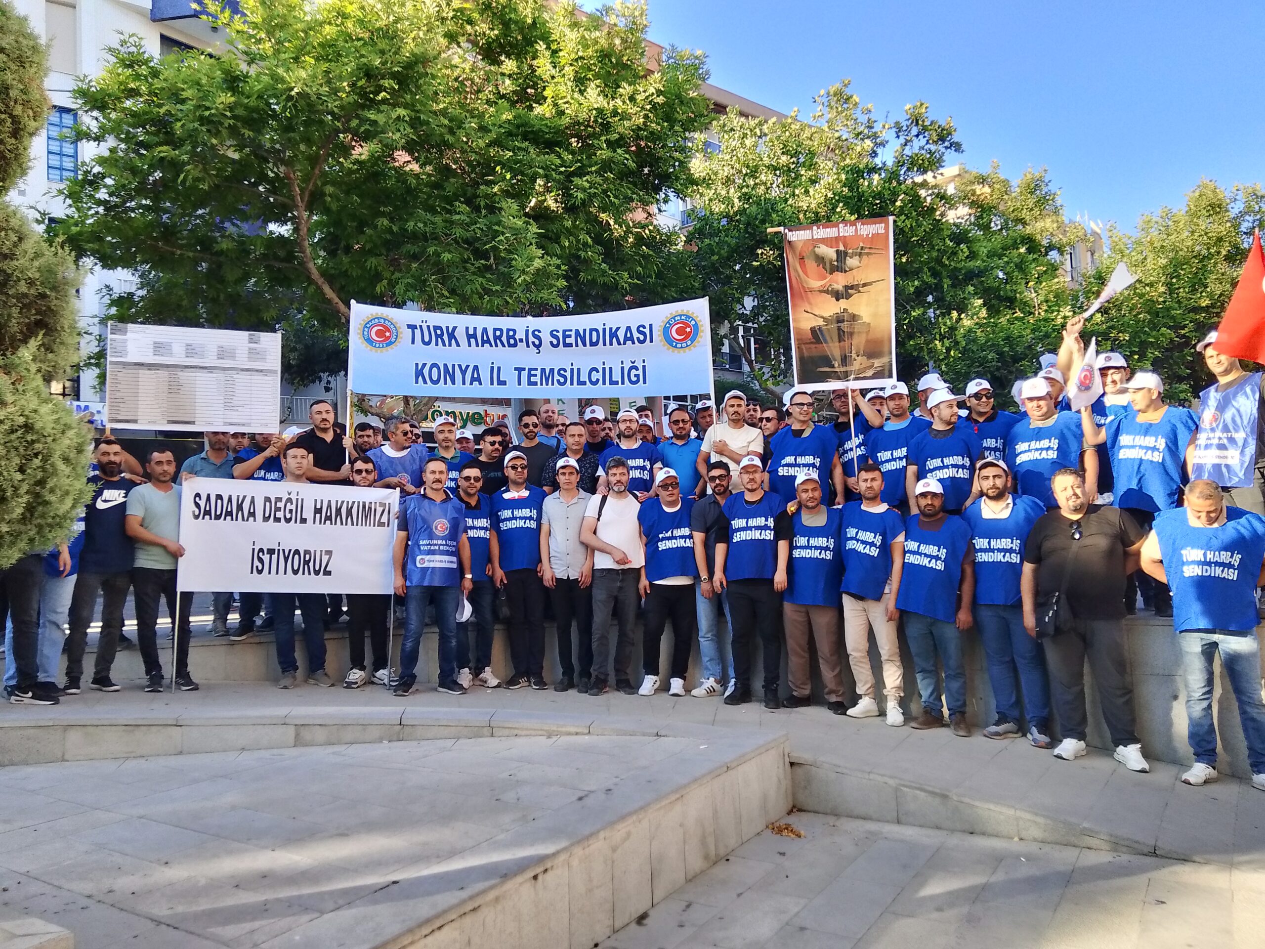 Harb-İş Sendikası Üyeleri Yürüyüş Yaptı: İnsanca Yaşam, Adil Ücret