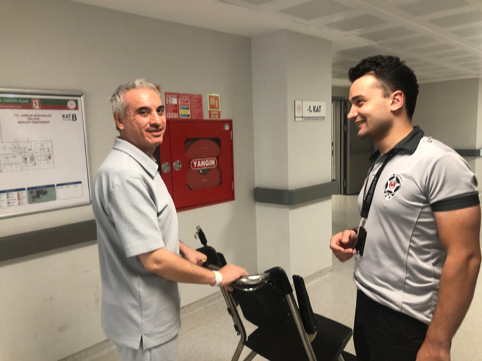 Hastanenin Kahramanı: Bayram Can Şahin Vatandaşın Yanında