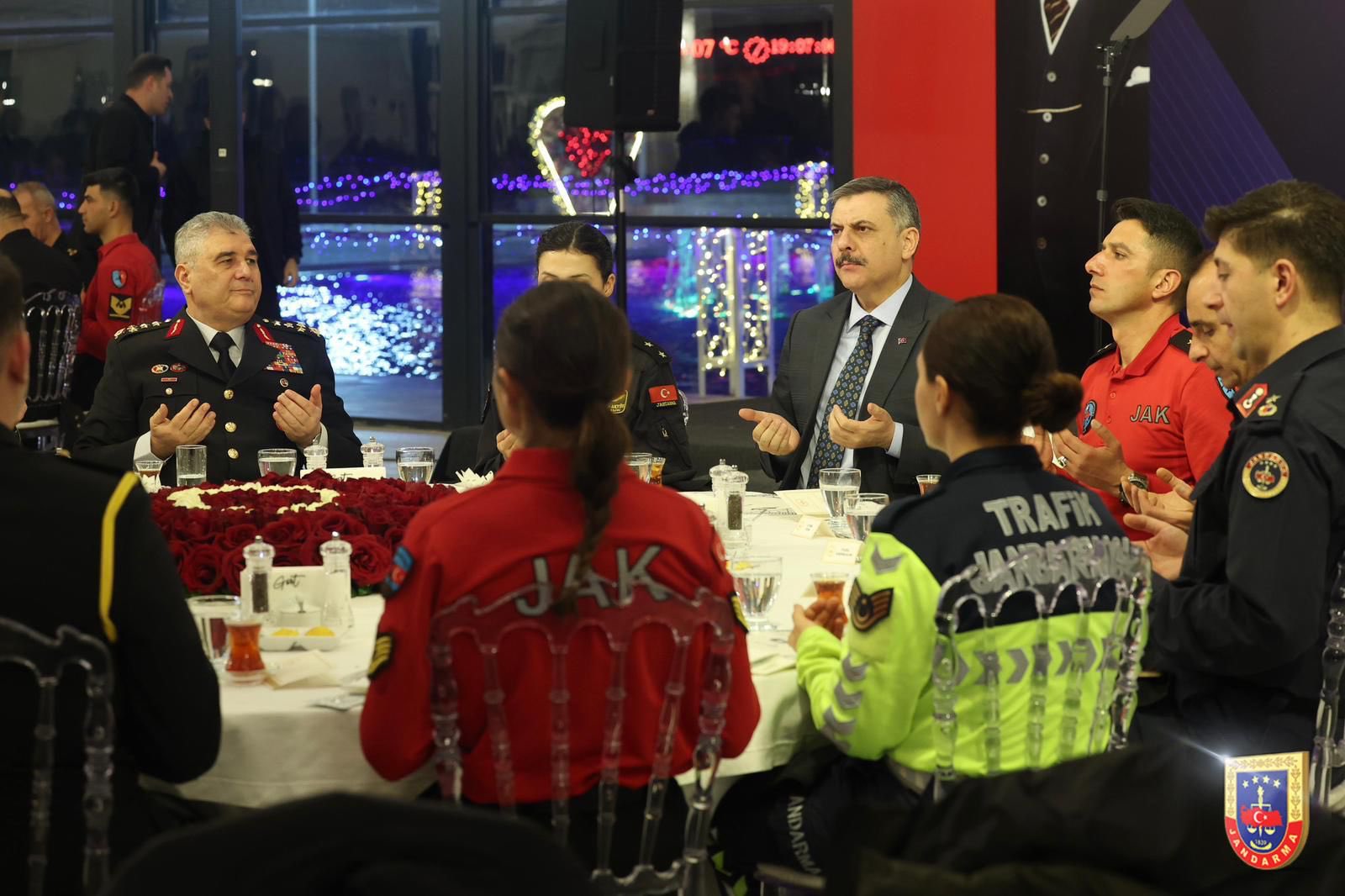 İçişleri Bakanı Çiftçi ve Jandarma Genel Komutanı Çardakcı İftar Programında Personelle Buluştu