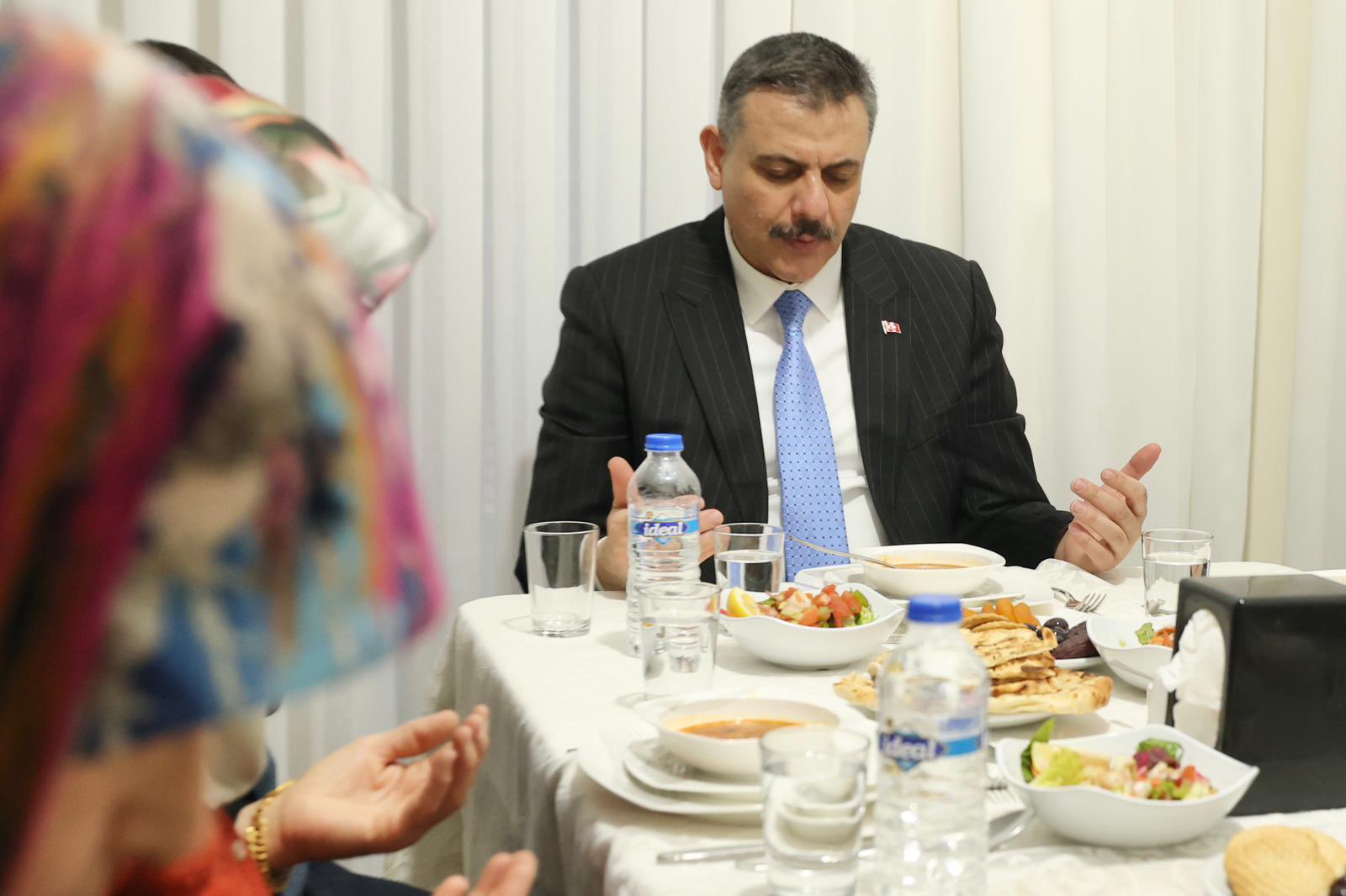 İçişleri Bakanı Mustafa Çiftçi Depremzede Aileyle İftar Sofrasında Buluştu