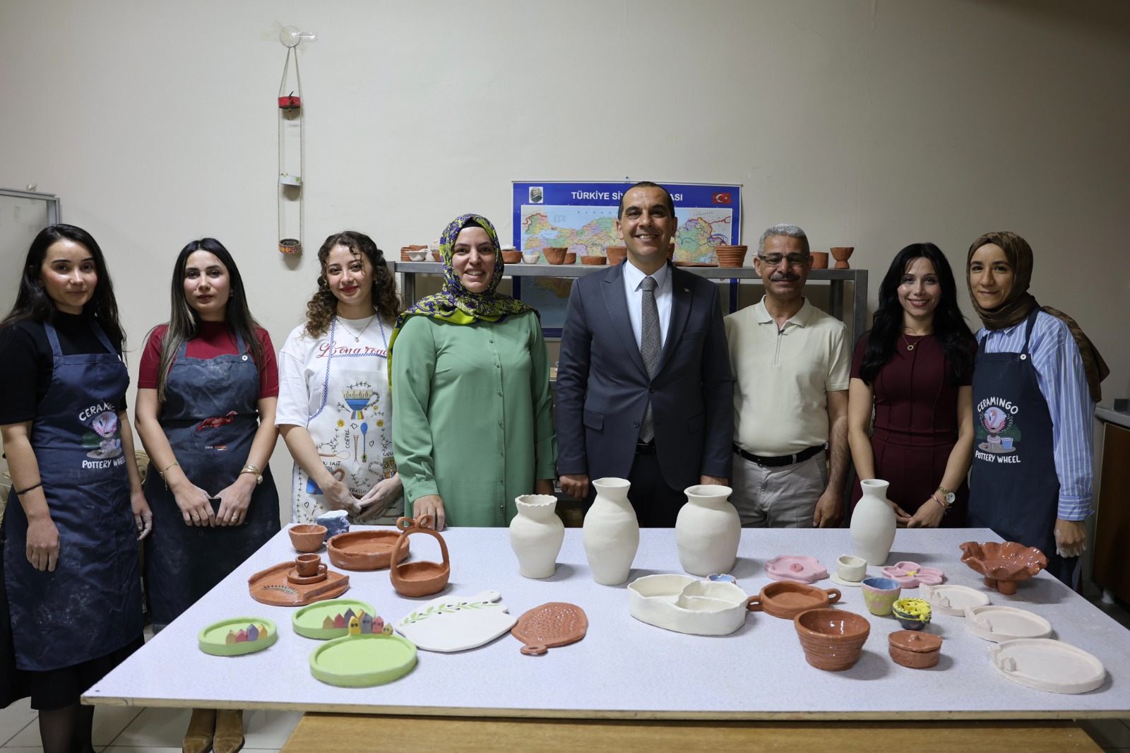 Iğdır Valisi M. Fırat Taşolar’dan Seramik Kursuna Ziyaret