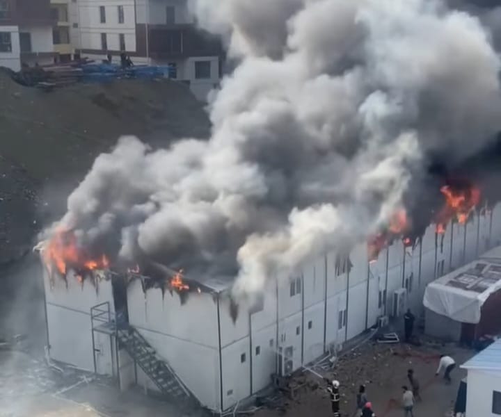 İnşaat Alanındaki Konteynerlerde Yangın