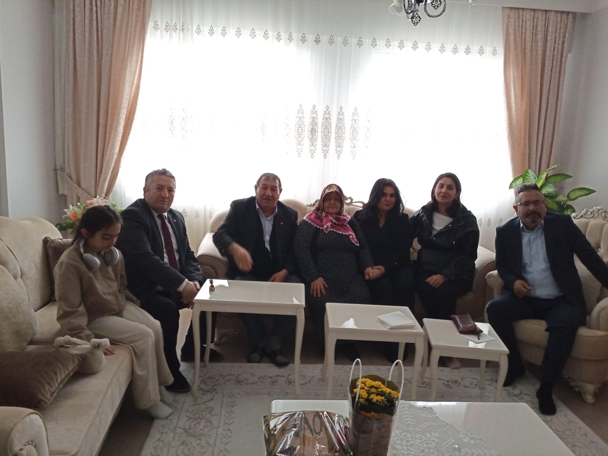 İYİ Parti Kars İl Başkanlığı’ndan Şehit Anneleri ve Eşlerine Anneler Günü Ziyareti