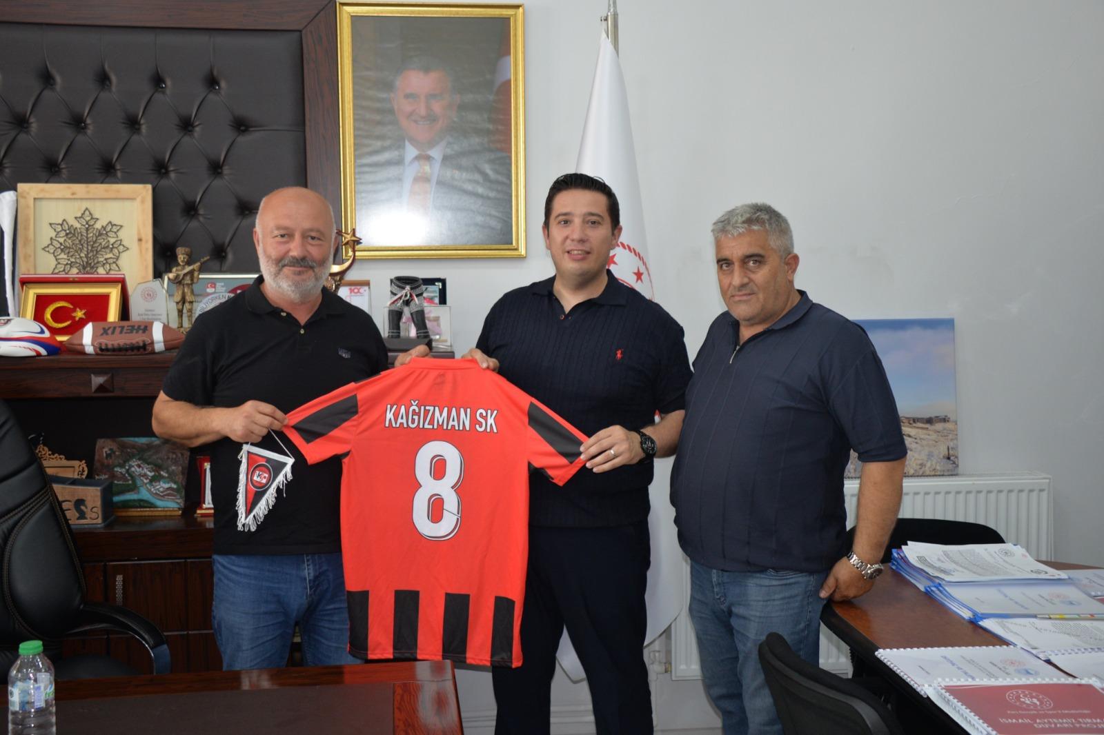 Kağızmanspor’dan Kars Gençlik ve Spor İl Müdürü’ne Anlamlı Ziyaret