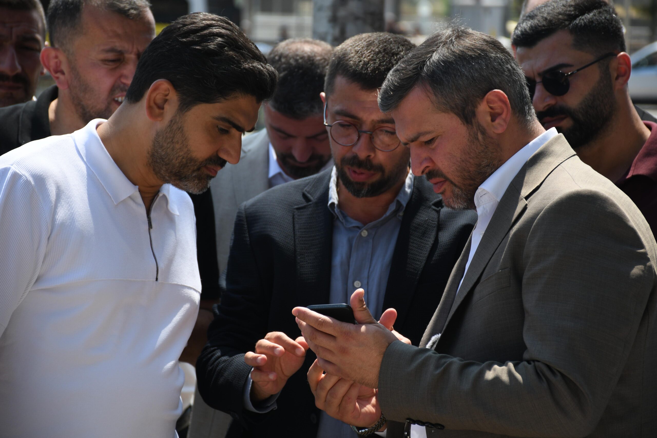 Karabük Belediye Başkanı Özkan Çetinkaya, Albay Karaoğlanoğlu Caddesi’nde Esnaf ve Vatandaşlarla Buluştu