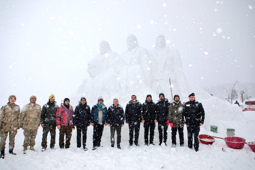 ​Kardan Heykeller Yükseliyor: Vali Polat Sarıkamış Hazırlıklarını İnceledi