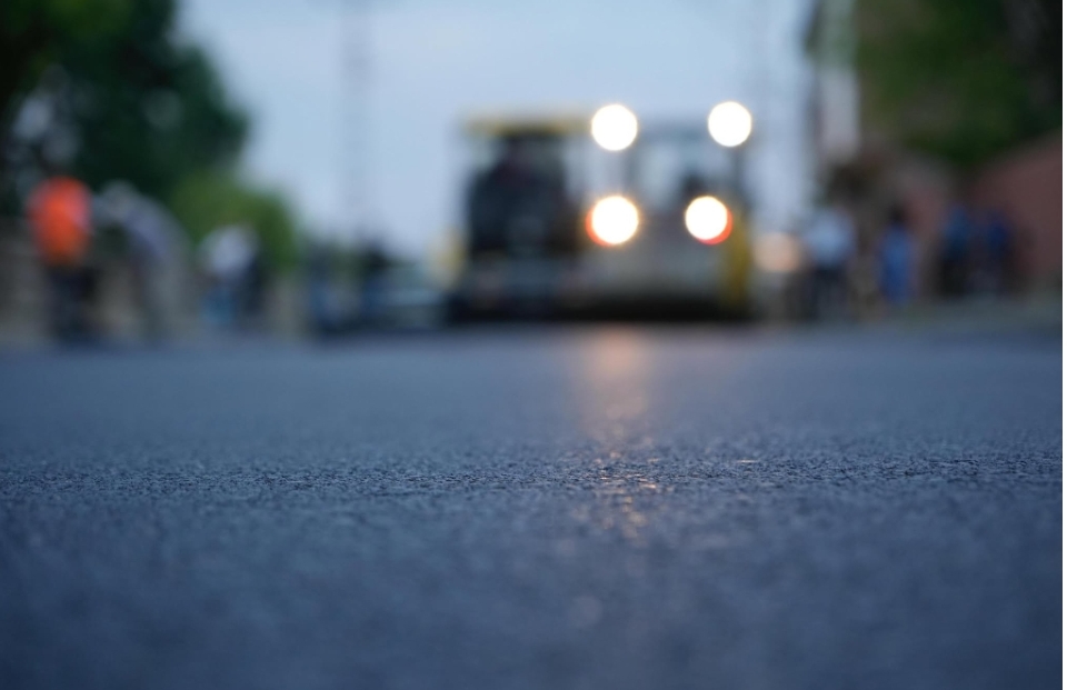 Kars Belediye Başkanı Ötügen Senger, Asfalt Çalışmalarını Yerinde İnceledi