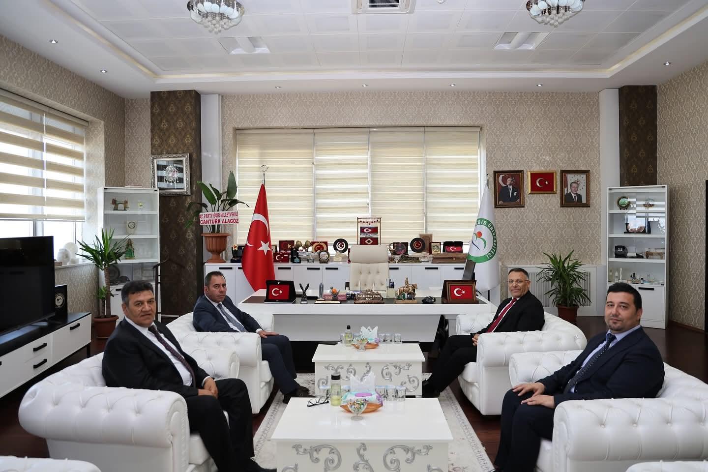 Kars Belediye Başkanı Prof. Dr. Ötügen Senger’den Iğdır Üniversitesi Rektörüne Ziyaret