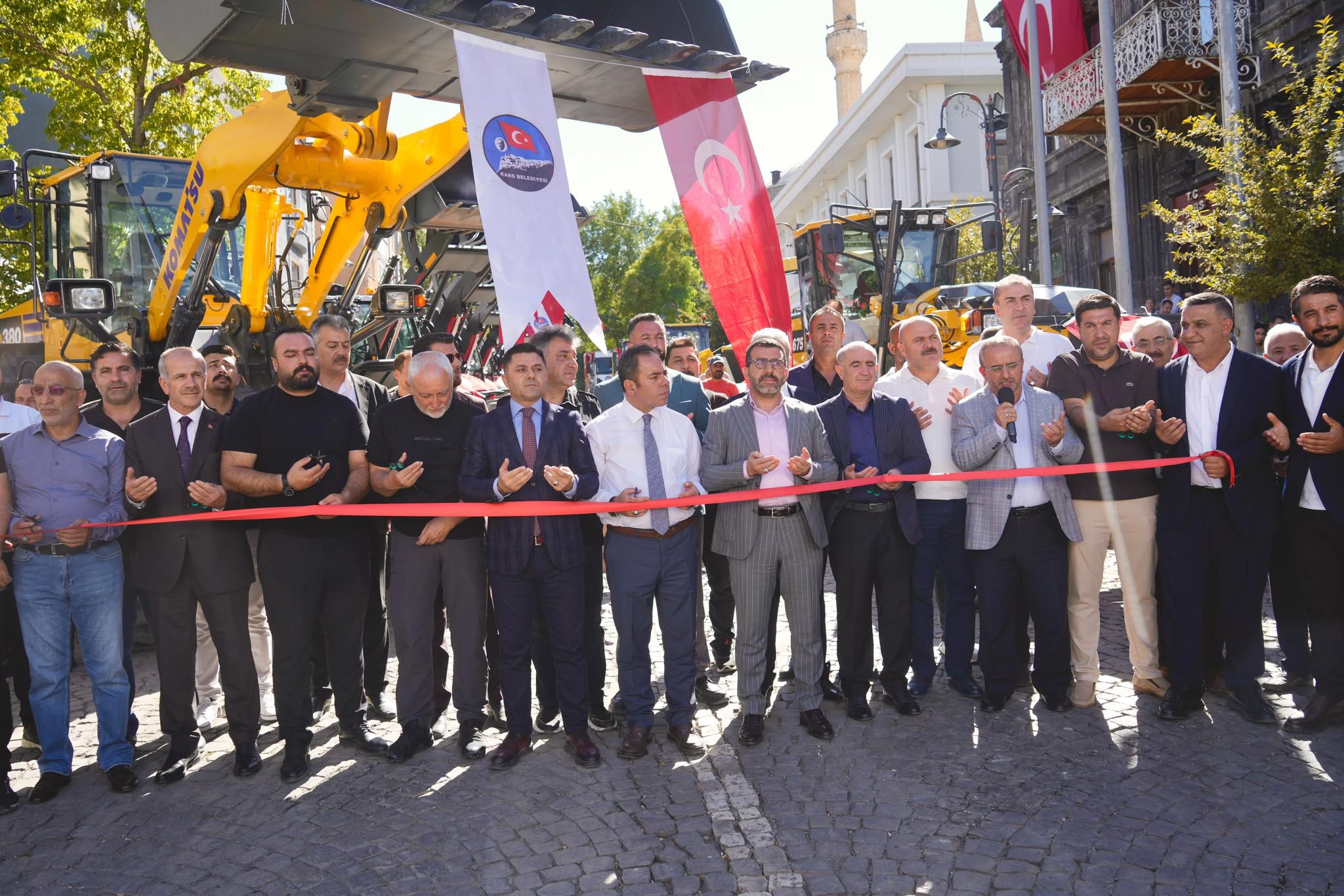 Kars Belediyesi Araç Filosunu Güçlendirdi: 15 Yeni İş Makinesi Törenle Tanıtıldı