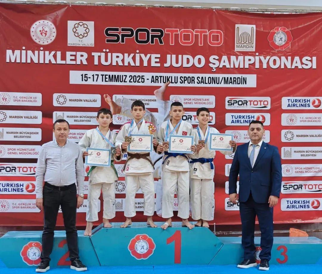 Kars, sporda yükselmeye devam ediyor! Türkiye İkinciliği Kars’a Geldi!