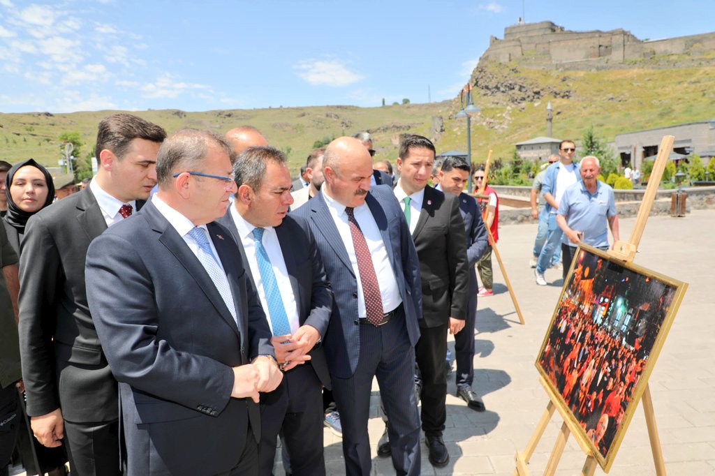 Kars Valisi Ziya Polat, 15 Temmuz Anı Sergisinin Açılışını Gerçekleştirdi