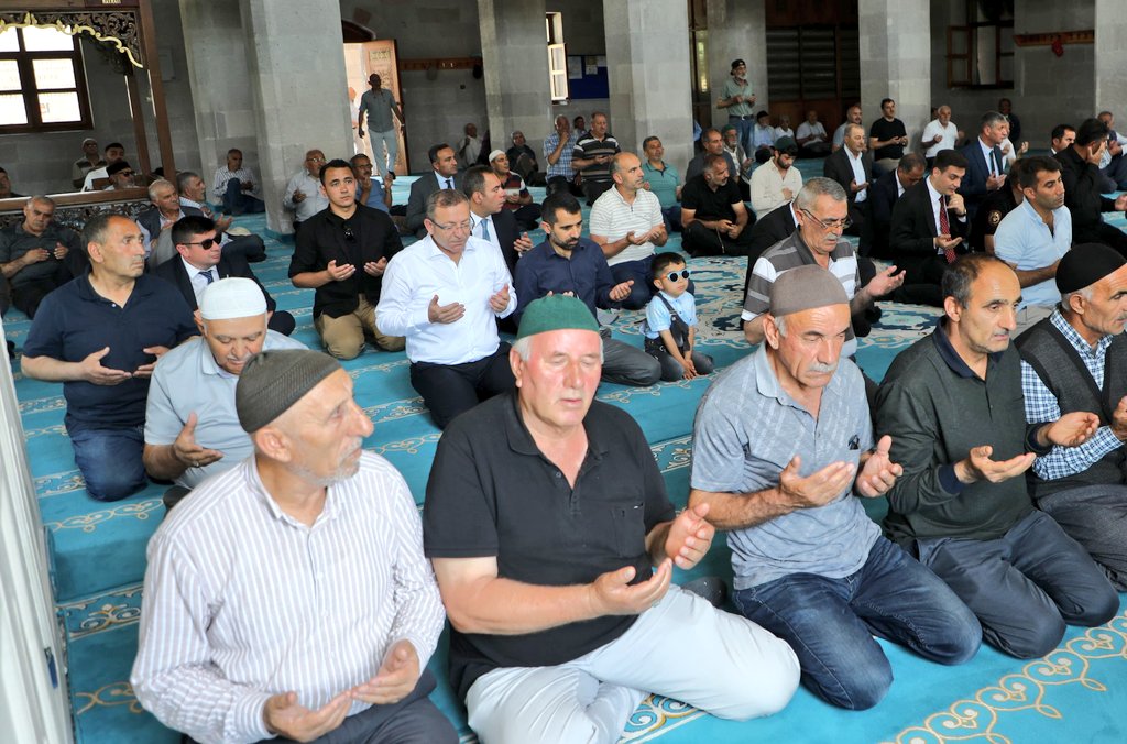 Kars Valisi Ziya Polat, 15 Temmuz Şehitleri İçin Düzenlenen Mevlid Programına Katıldı