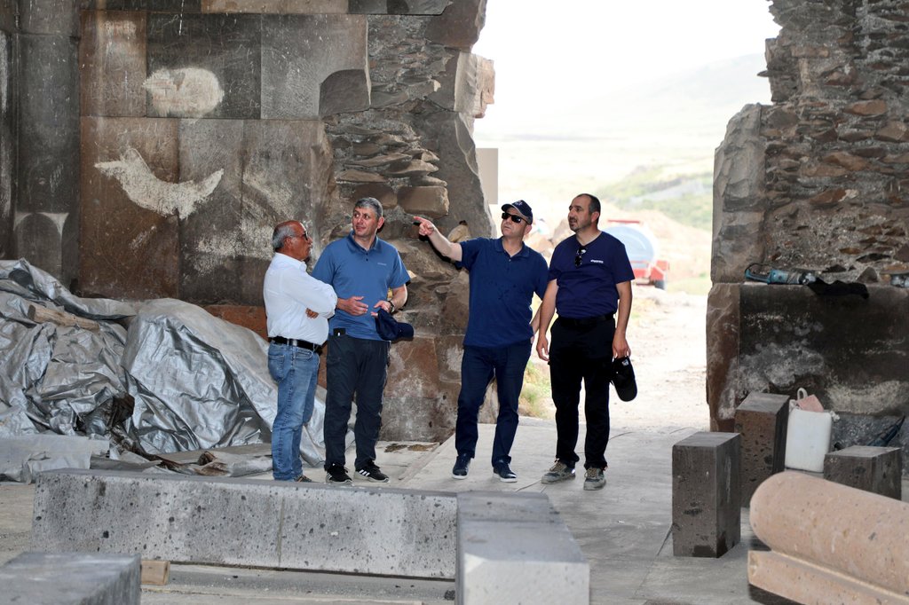 Kars Valisi Ziya Polat, Ani Örenyeri’ndeki Kazı Çalışmalarını İnceledi