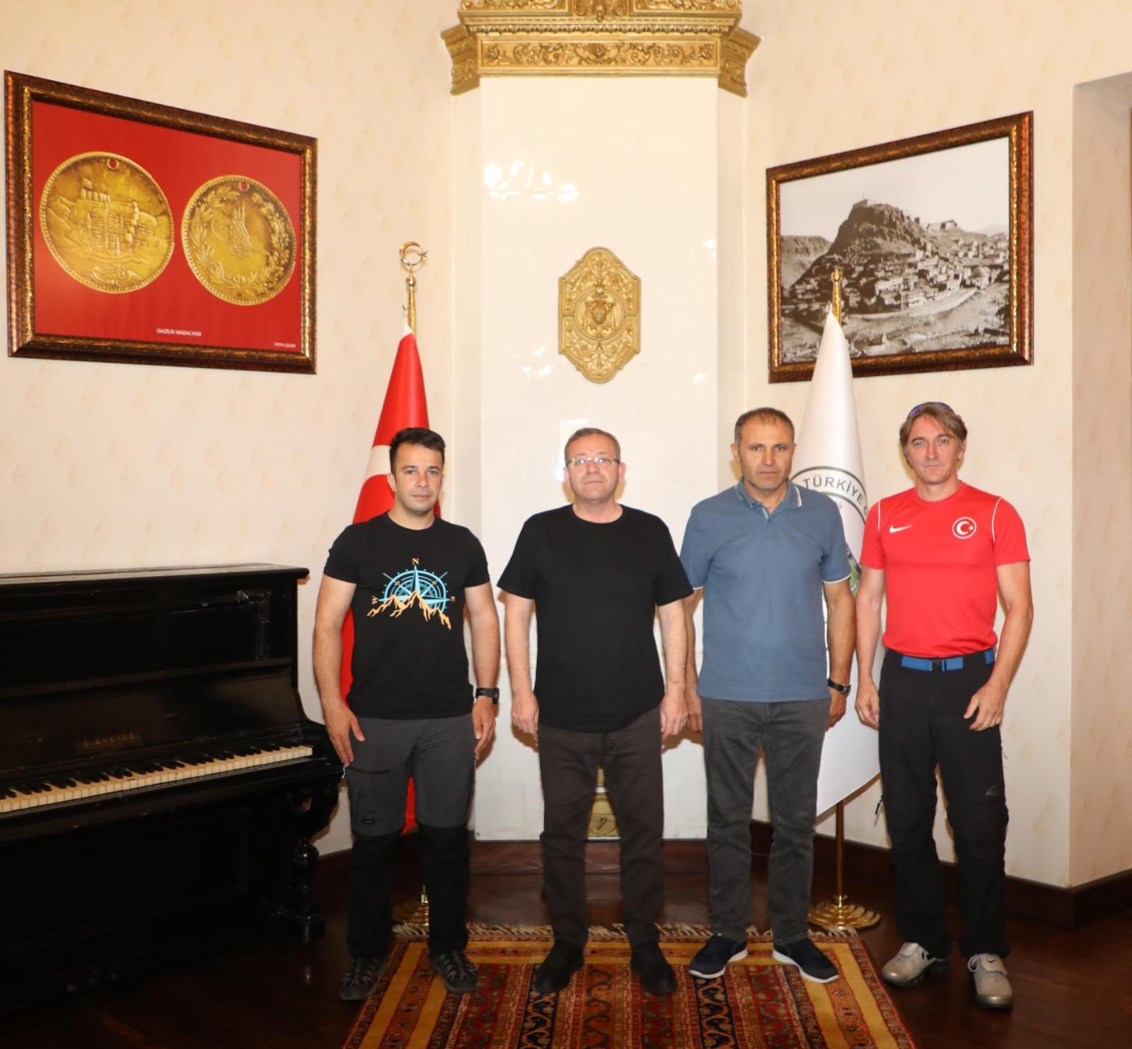 Kars Valisi Ziya Polat, Dağcılık ve Dağ Kayağı Sporunun Geliştirilmesi İçin Federasyon Temsilcilerini Kabul Etti