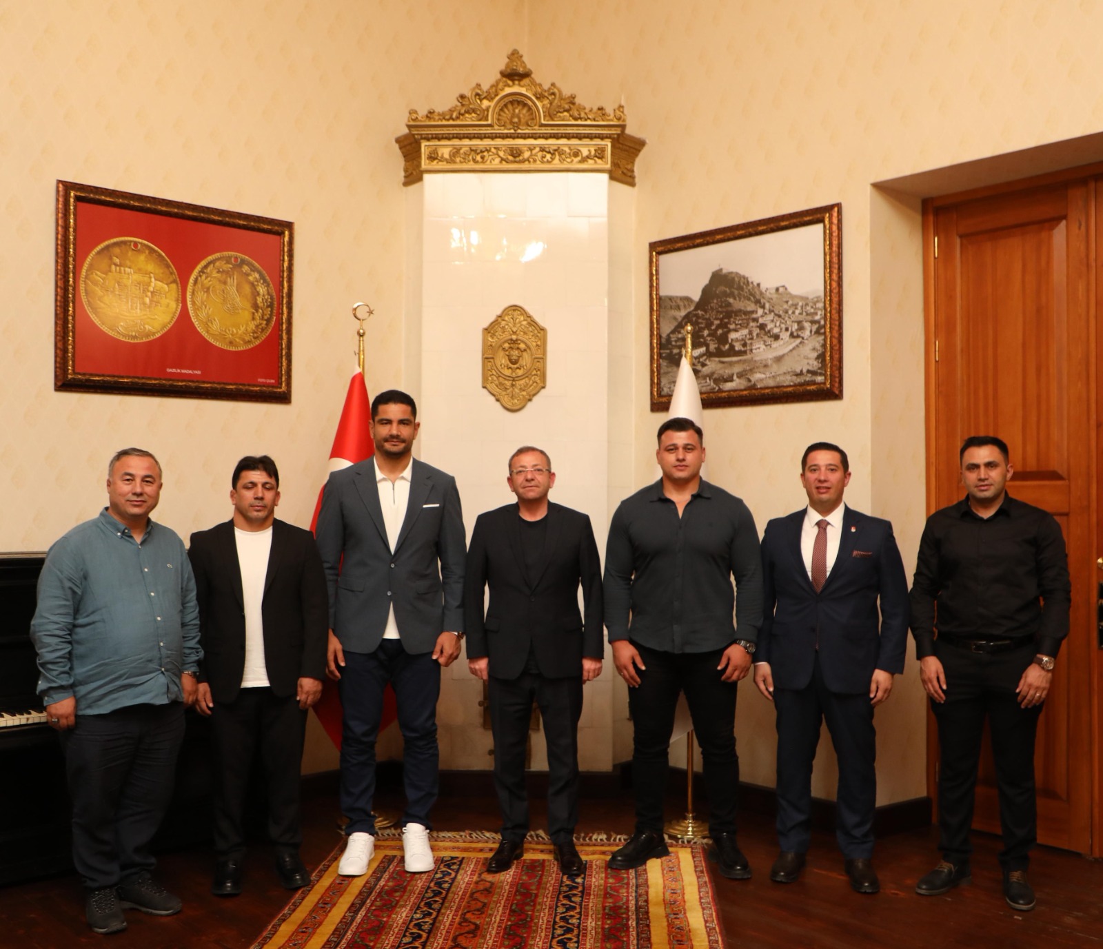Kars Valisi Ziya Polat, Dünya Şampiyonlarını Makamında Ağırladı