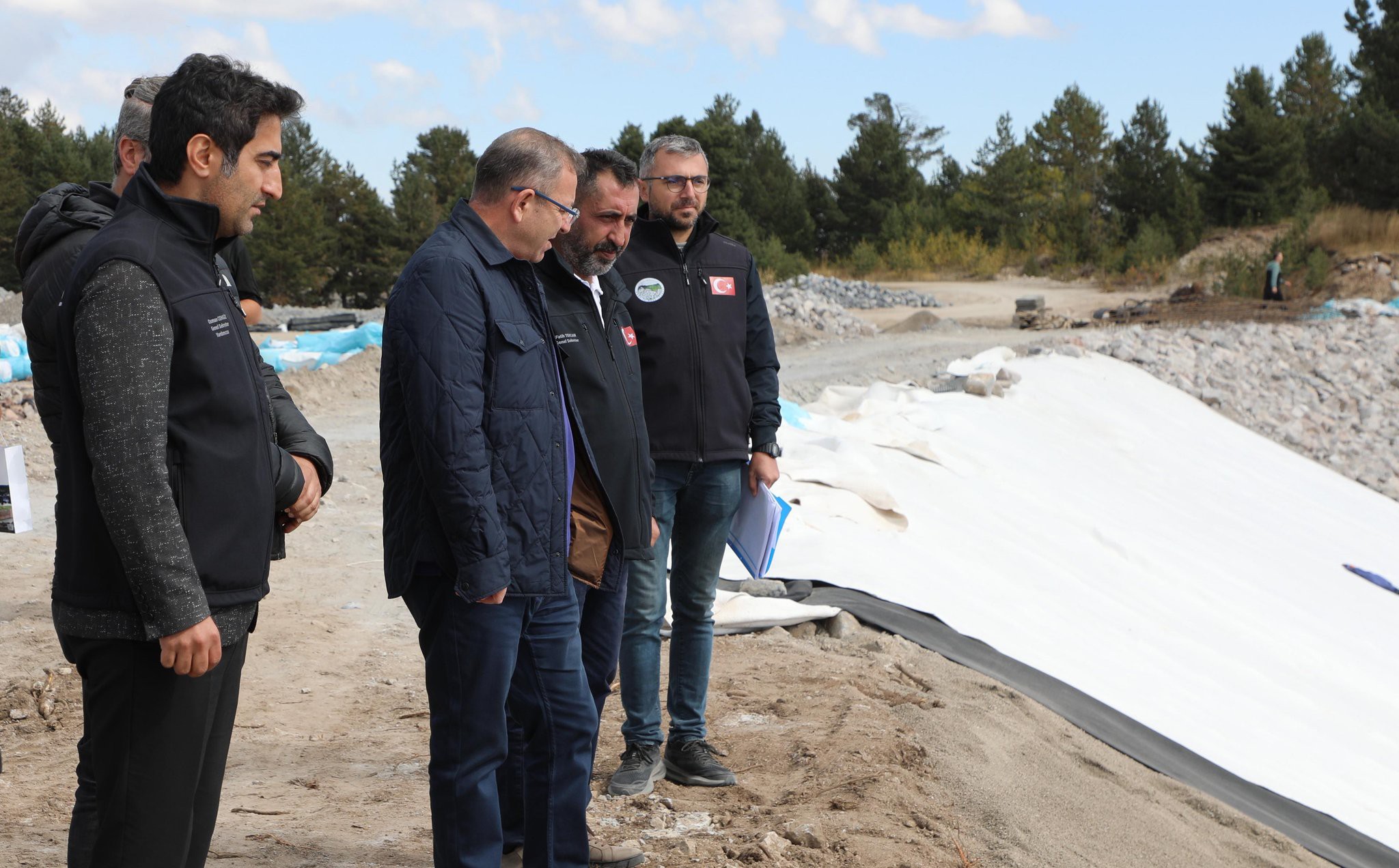 Kars Valisi Ziya Polat, Sarıkamış Kayak Merkezi’ndeki Suni Karlama Çalışmalarını İnceledi