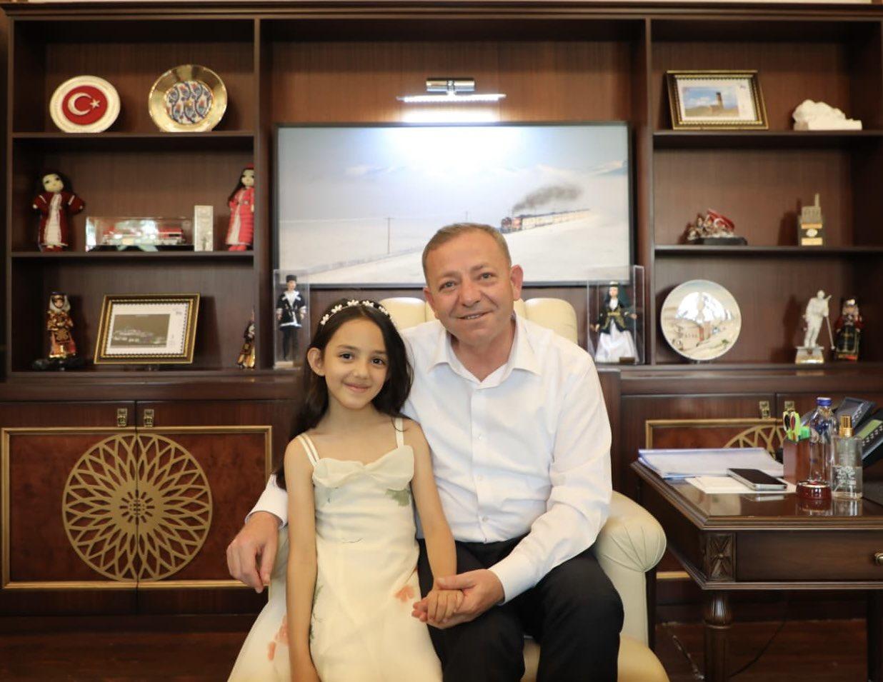 Kars Valisi Ziya Polat’tan Duygusal Paylaşım: “Günün En Özel, En Güzel Misafiri”