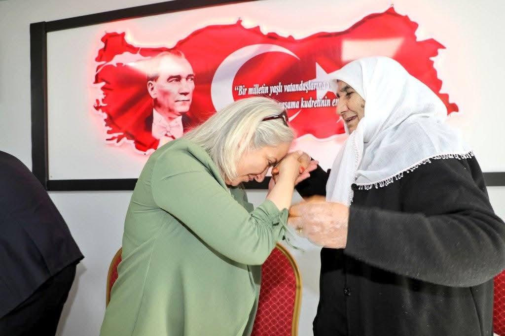 Kars Valisi Ziya Polat’tan Huzurevi Ziyareti: “Büyüklerimiz Baş Tacımızdır”