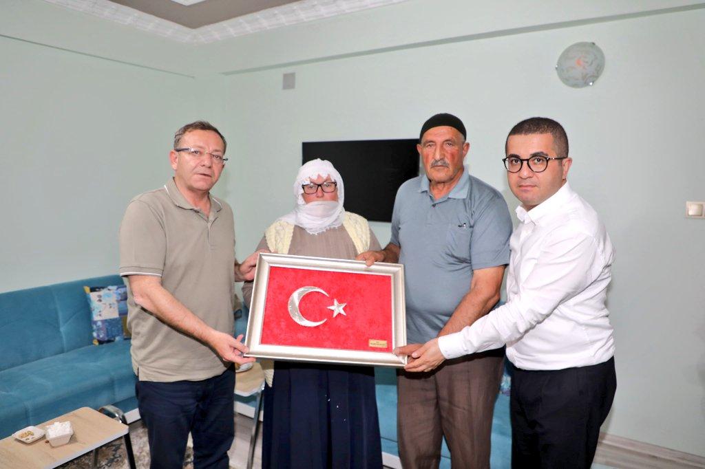 Kars Valisi Ziya Polat’tan Şehit Babasına Anlamlı Ziyaret