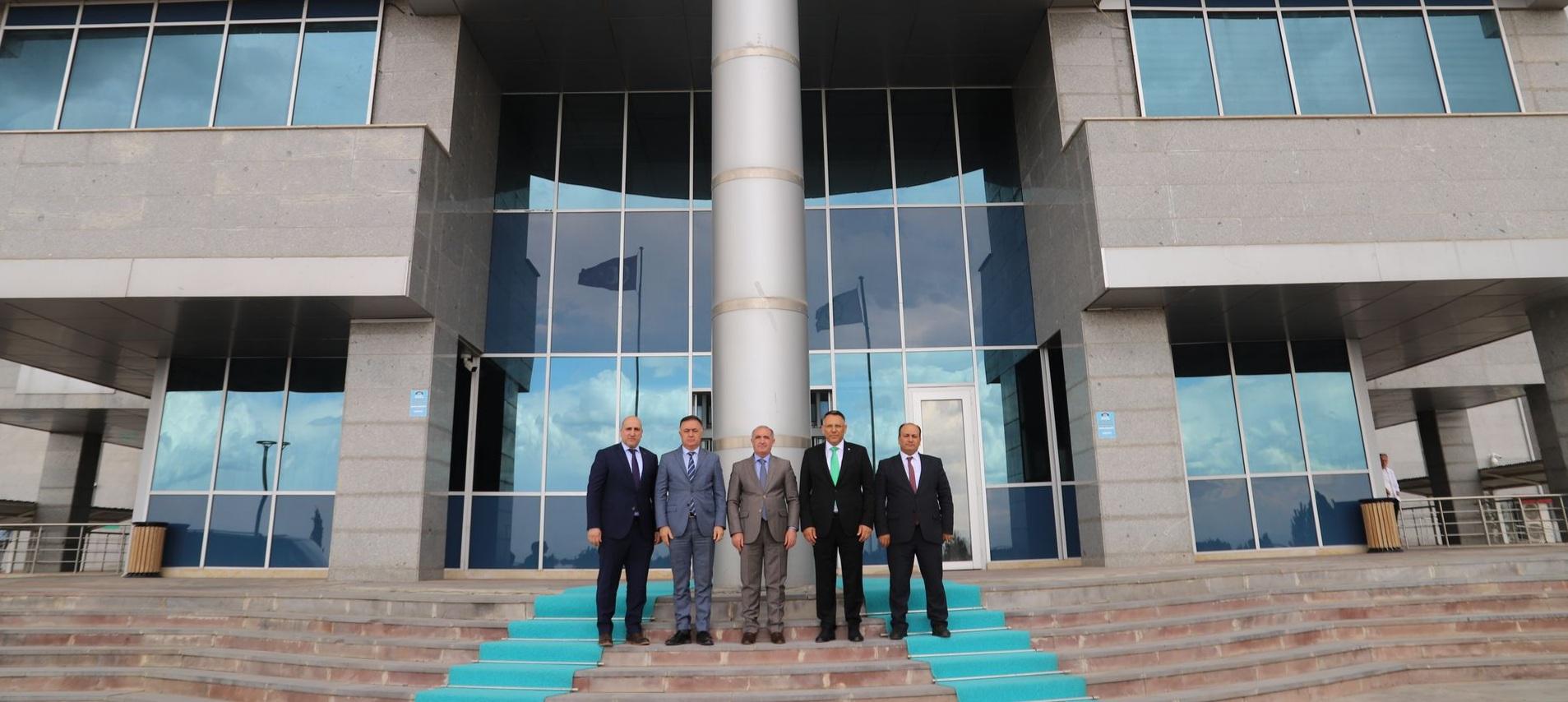 Kars ve Ardahan Rektörlerinden Iğdır Rektörü Prof. Dr. Ekrem Gürel’e Hayırlı Olsun Ziyareti