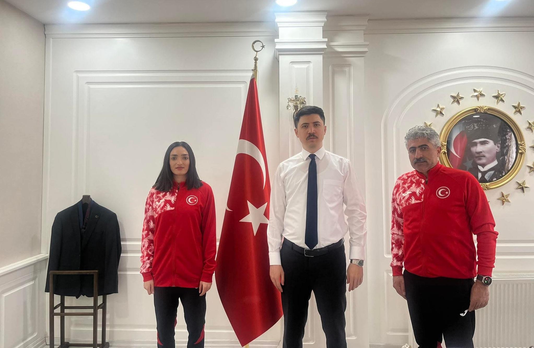Karslı Milli sporcu Tuğba Toptaş,Digor Kaymakamını Ziyaret etti