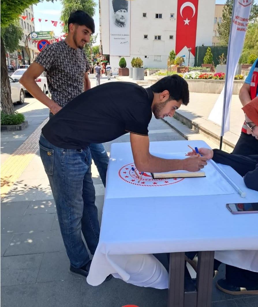 Kars’ta 15 Temmuz Anı Defteri Stantları Kuruldu