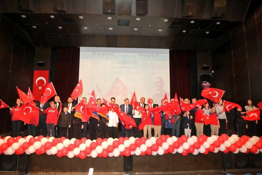 Kars’ta 23 Nisan Ulusal Egemenlik ve Çocuk Bayramı törenlerle kutlandı