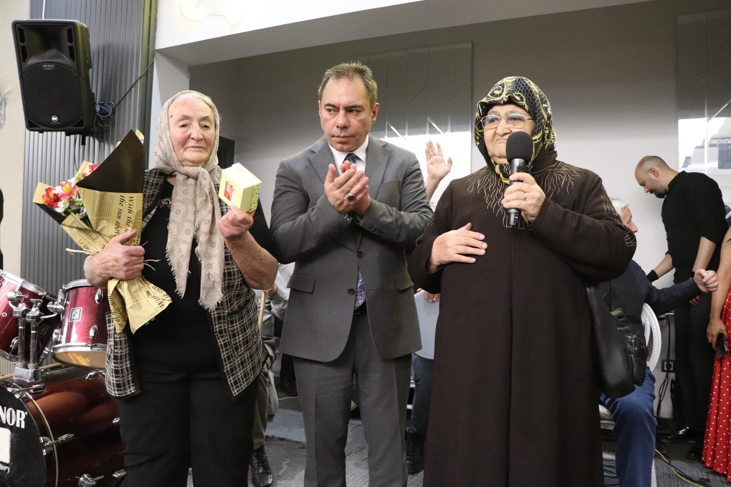 Kars’ta Anneler günlerinde gönüllerince eğlendiler