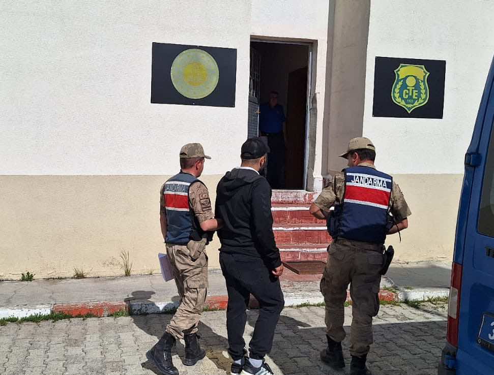 Kars’ta Aranan Dolandırıcı Yakalandı