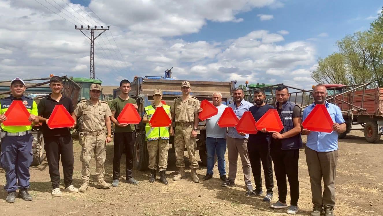 Kars’ta Çiftçilere Yönelik Trafik Güvenliği Eğitimi Düzenlendi