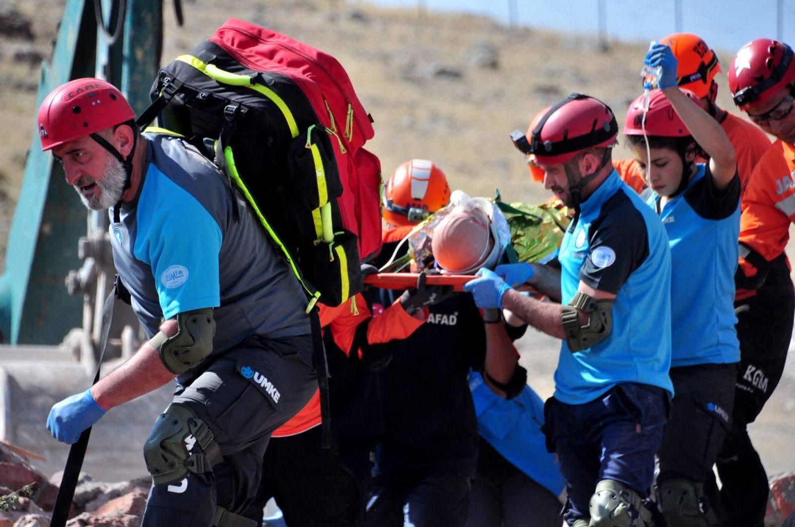 Kars’ta Deprem Tatbikatı Gerçeğini Aratmadı