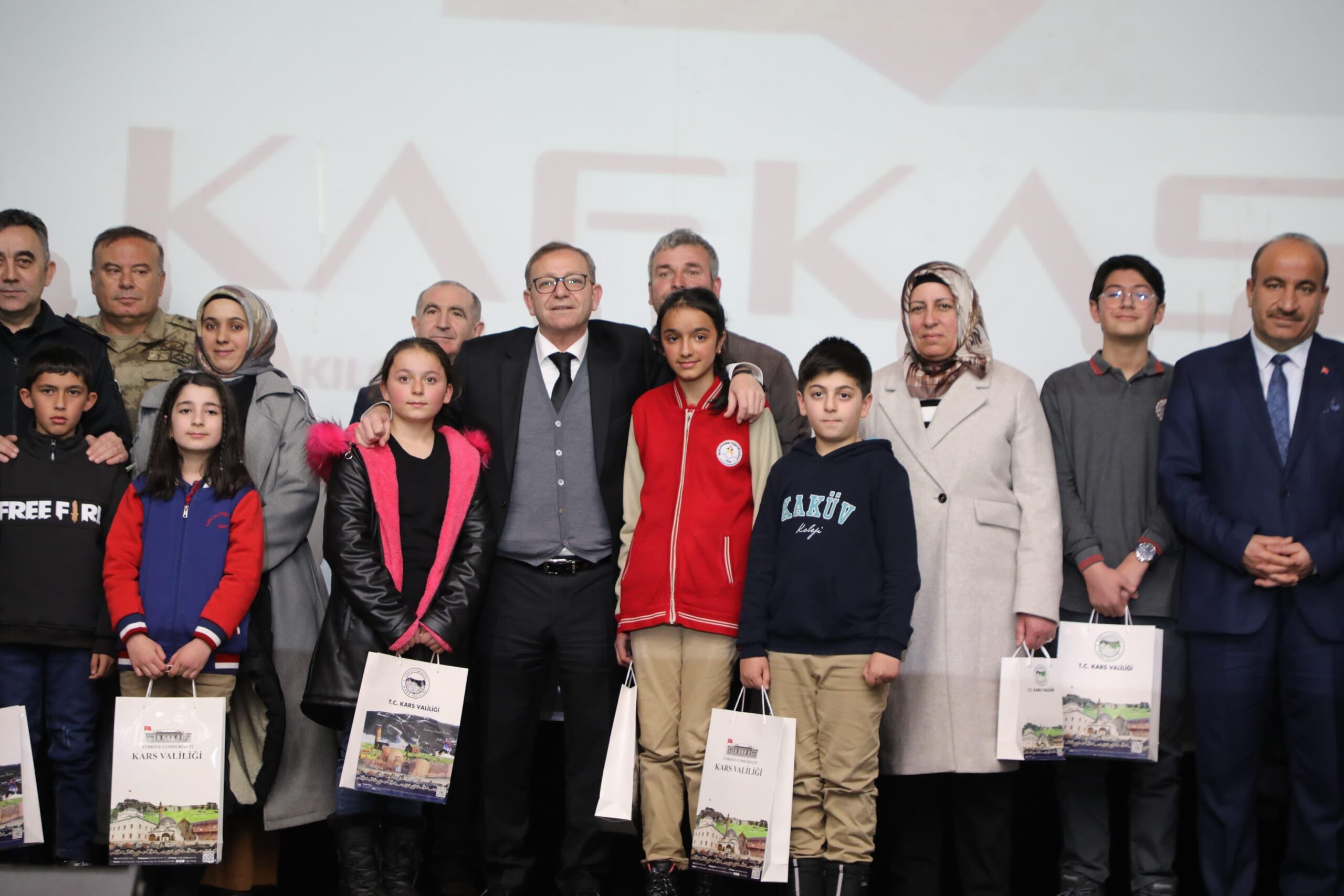 Kars’ta en çok kitap okuyanlara ödülleri verildi